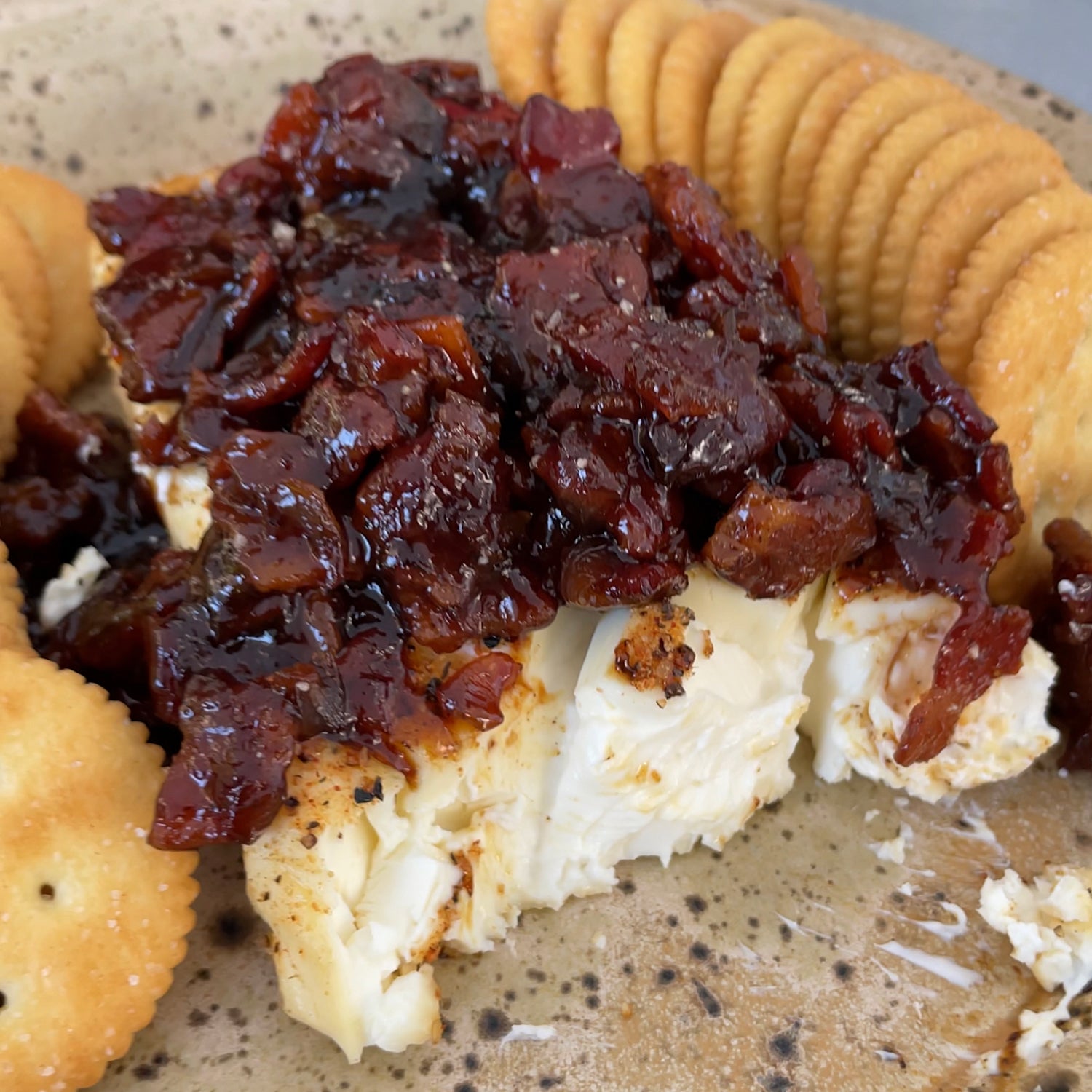 http://lanesbbq.com/cdn/shop/articles/creamCheese-baconJam-rec1.jpg?v=1664567856&width=2048